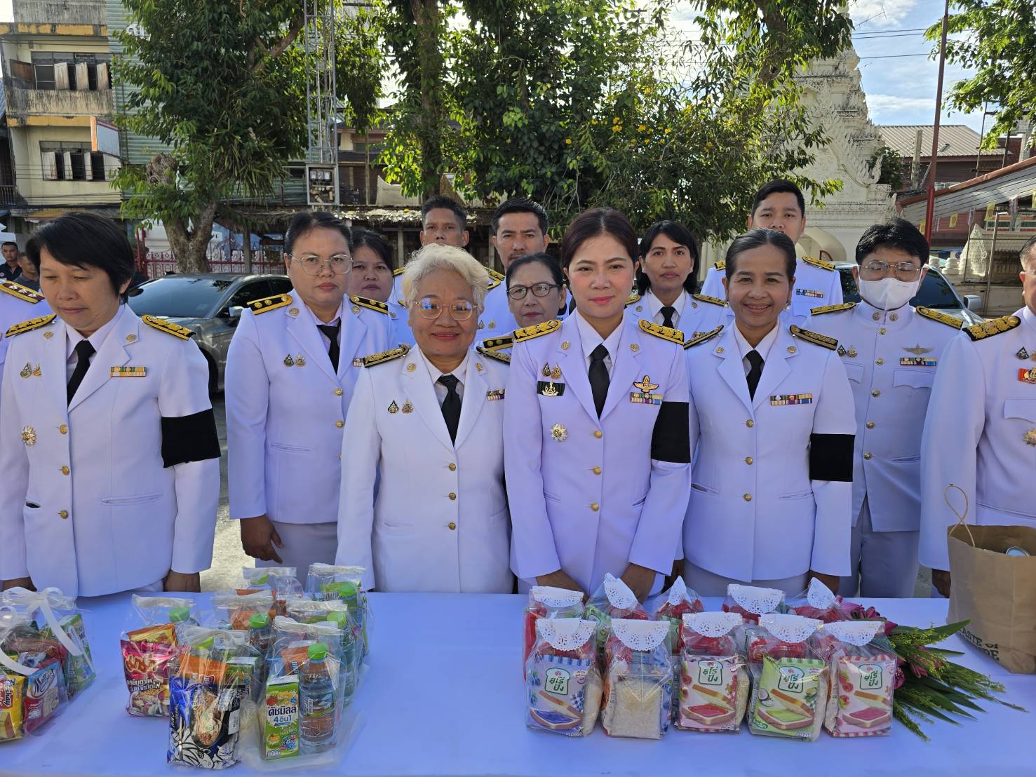 title - ปฏิรูปที่ดินจังหวัดเพชรบุรี พร้อมด้วยเจ้าหน้าที่ส.ป.ก.เพชรบุรี ร่วมพิธีบำเพ็ญกุศลสัตตมวาร (7 วัน) และทำบุญตักบาตร อุทิศถวายพระกุศลแด่ สมเด็จพระเจ้าลูกเธอ เจ้าฟ้าพัชรกิติยาภา นเรนทิราเทพยวดี กรมหลวงราชสาริณีสิริพัชร มหาวัชรราชธิดา